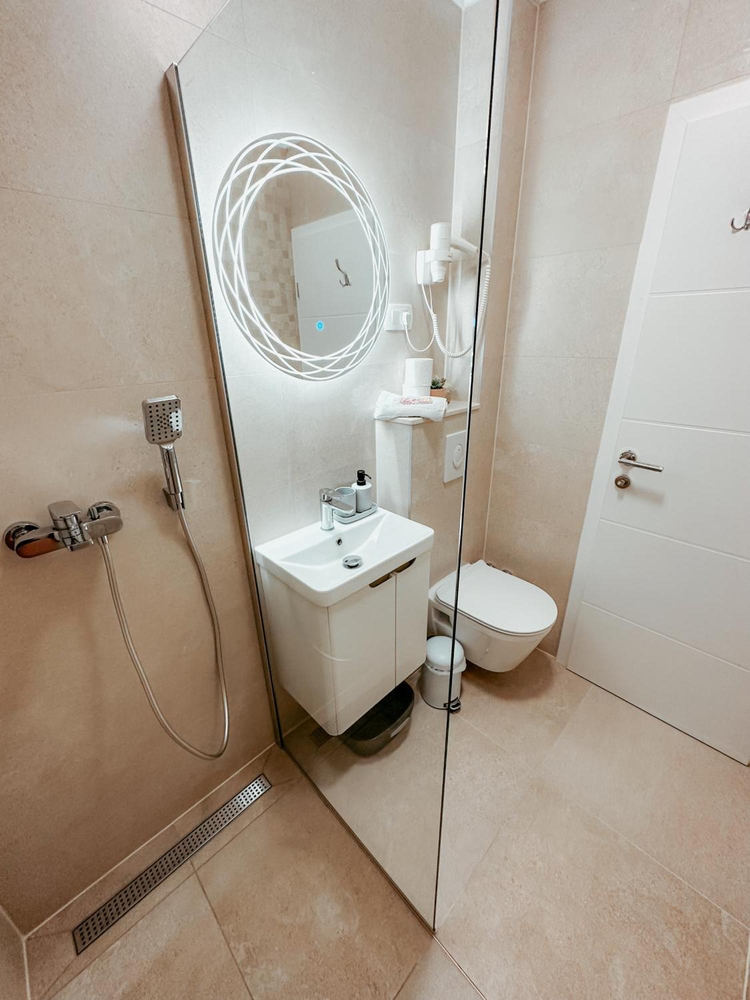 Bozica - Sea View Stone With Free Parking Makarska