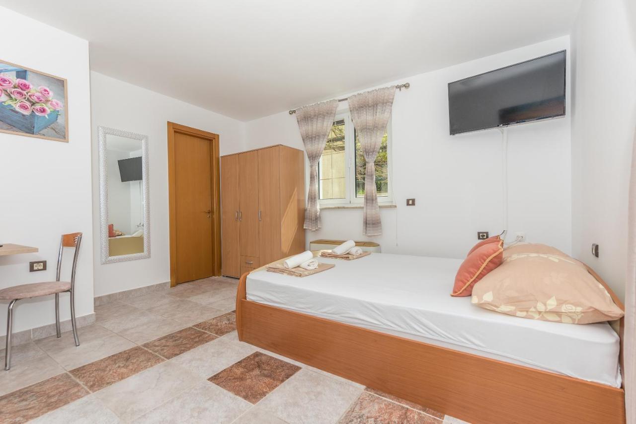 Bozica - Sea View Stone With Free Parking Guest house