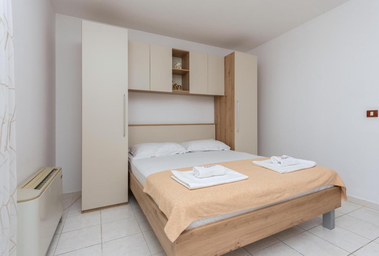 Bozica - Sea View Stone With Free Parking Makarska