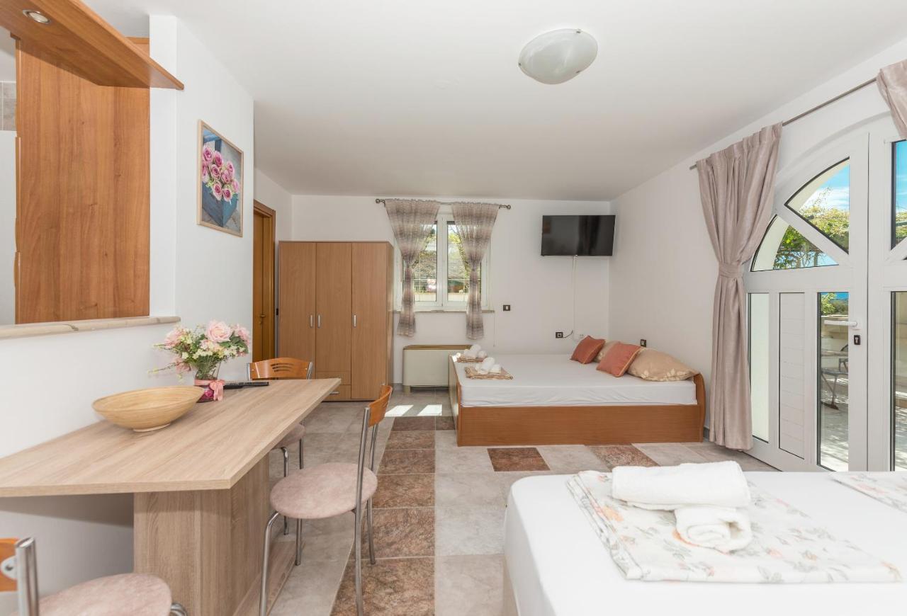 Bozica - Sea View Stone With Free Parking Guest house