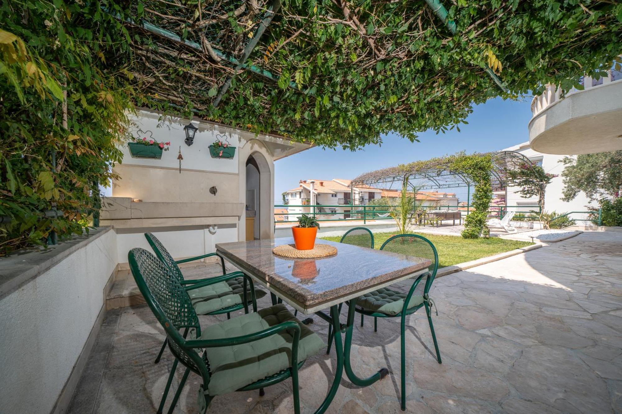Bozica - Sea View Stone With Free Parking Makarska